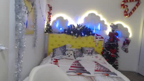 Snapshot of holymilfa chatting on 12-22-24, 05:53 holymilfa online show from 12-22-24, 05:53