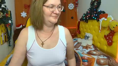 Snapshot of holymilfa chatting on 12-24-24, 11:06 holymilfa online show from 12-24-24, 11:06