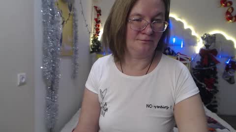 Snapshot of holymilfa chatting on 12-29-24, 10:34 holymilfa online show from 12-29-24, 10:34