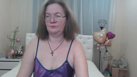Snapshot of holymilfa chatting on 02-27-25, 09:11 holymilfa online show from 02-27-25, 09:11