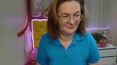 Snapshot of holymilfa chatting on 03-11-25, 08:09 holymilfa online show from 03-11-25, 08:09