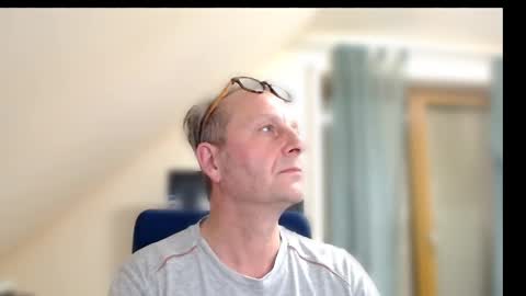 Snapshot of hondowill chatting on 01-08-25, 09:01 Bernd online show from 01-08-25, 09:01