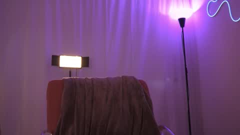 honeeeey_ online show from 11-20-25, 10:20