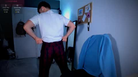 Snapshot of honestandrew chatting on 01-11-26, 07:35 Andrew online show from 01-11-26, 07:35