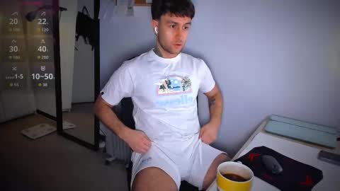 Snapshot of honestandrew chatting on 02-07-26, 11:36 Andrew online show from 02-07-26, 11:36