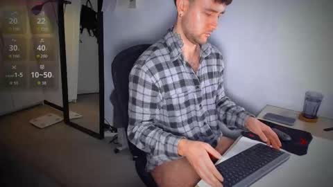 Snapshot of honestandrew chatting on 02-08-26, 06:50 Andrew online show from 02-08-26, 06:50