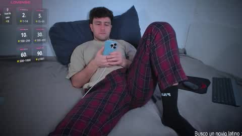 Snapshot of honestandrew chatting on 02-21-26, 08:04 Andrew online show from 02-21-26, 08:04