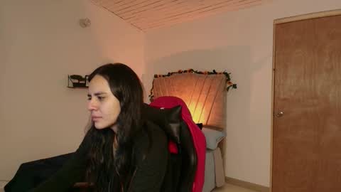 Snapshot of honey_buu chatting on 09-12-25, 02:17 online show from 09-12-25, 02:17