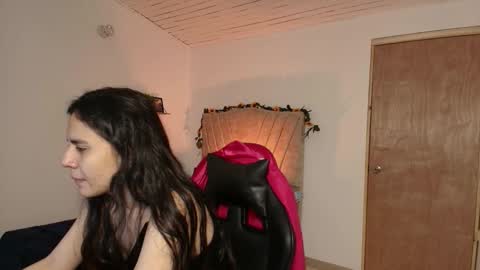 Snapshot of honey_buu chatting on 09-14-25, 02:05 online show from 09-14-25, 02:05