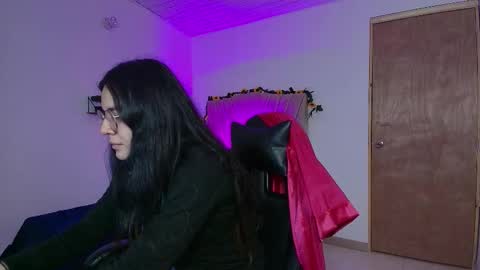 Snapshot of honey_buu chatting on 09-19-25, 02:18 online show from 09-19-25, 02:18