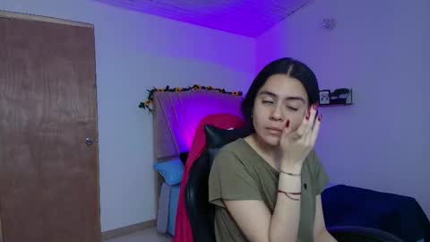 Snapshot of honey_buu chatting on 09-23-25, 03:04 online show from 09-23-25, 03:04