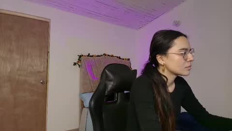 Snapshot of honey_buu chatting on 09-29-25, 02:22 online show from 09-29-25, 02:22