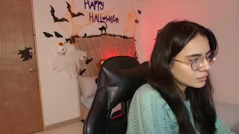 Snapshot of honey_buu chatting on 10-09-25, 03:10 online show from 10-09-25, 03:10
