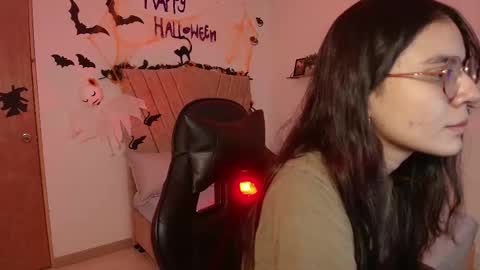 Snapshot of honey_buu chatting on 10-10-25, 03:44 online show from 10-10-25, 03:44