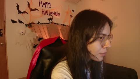 Snapshot of honey_buu chatting on 10-14-25, 02:29 online show from 10-14-25, 02:29