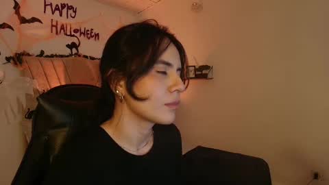 Snapshot of honey_buu chatting on 10-16-25, 03:02 online show from 10-16-25, 03:02