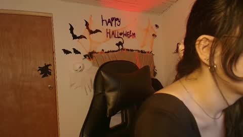 Snapshot of honey_buu chatting on 10-23-25, 03:11 online show from 10-23-25, 03:11