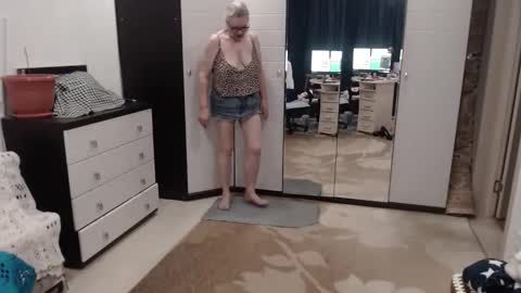 Honey Lady online show from 10-25-25, 08:55