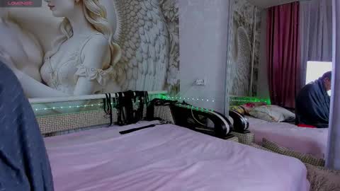 Snapshot of honey_rabbits chatting on 10-13-25, 10:48 CHRISTIE and HERALD online show from 10-13-25, 10:48