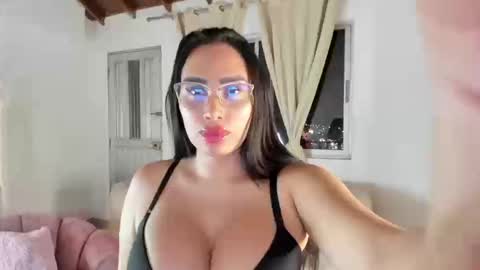Isabella  online show from 09-19-25, 11:38