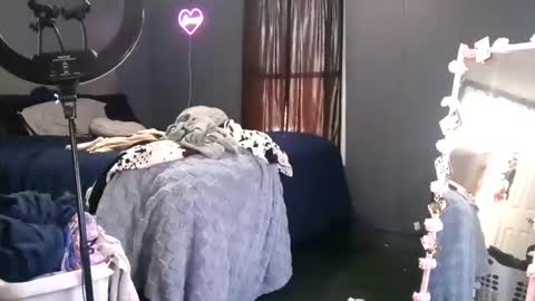 Snapshot of honeybabiii6969 chatting on 02-20-26, 08:42 honeybabiii6969 online show from 02-20-26, 08:42