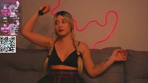 Snapshot of honeybae01 chatting on 10-30-25, 09:04 Mary online show from 10-30-25, 09:04