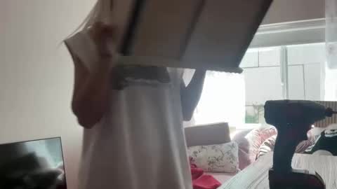 honeybun_z online show from 10-02-25, 11:45