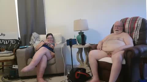 Snapshot of honeybuns344636 chatting on 01-25-25, 03:30 Honey online show from 01-25-25, 03:30