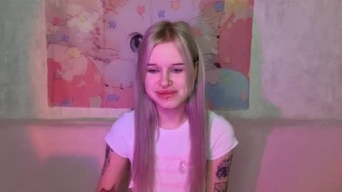 Snapshot of honeygold__ chatting on 11-30-25, 04:27 Lisa online show from 11-30-25, 04:27