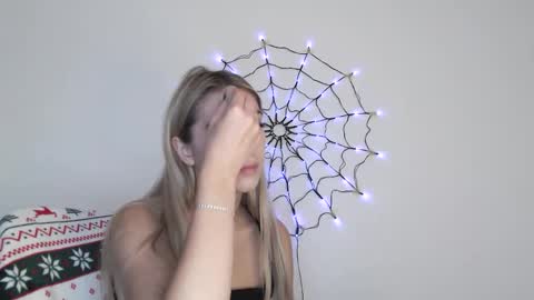 honeyveil online show from 10-28-25, 12:30