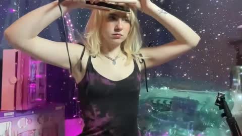 Emi Rose online show from 01-17-25, 12:10