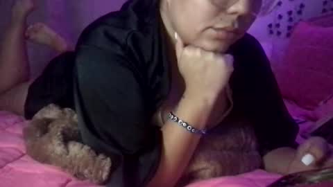 Snapshot of honeyy_89 chatting on 11-17-25, 01:22 honeyyy89 online show from 11-17-25, 01:22