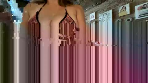 Snapshot of hoosier_mama chatting on 09-15-25, 05:24 Lady online show from 09-15-25, 05:24