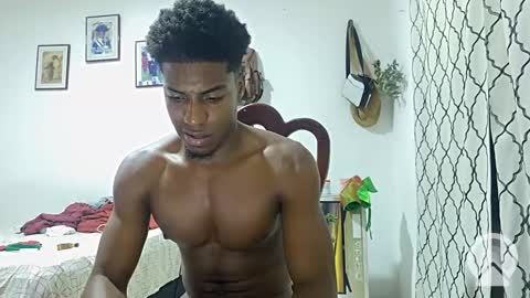 Snapshot of horneyguy2399 chatting on 12-28-24, 07:00 sugarbaby online show from 12-28-24, 07:00