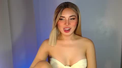 Snapshot of horny_lavinia chatting on 12-18-25, 01:50 Lovely Lavinia online show from 12-18-25, 01:50