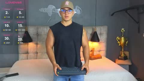 horny_nick18 online show from 12-23-25, 09:18