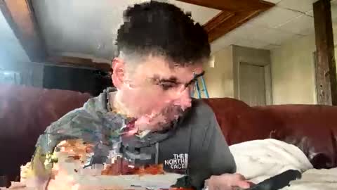 Snapshot of hornyboi2710 chatting on 11-16-25, 08:25 Justin 7 inches online show from 11-16-25, 08:25