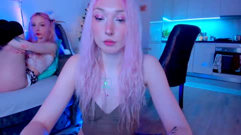 Snapshot of hornybunnys chatting on 12-18-24, 08:14 Alex and Rosie online show from 12-18-24, 08:14