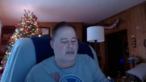 Snapshot of horsebigballs chatting on 01-25-25, 10:18 horsebigballs online show from 01-25-25, 10:18