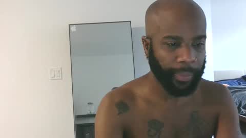 Snapshot of horus00 chatting on 12-17-24, 01:16 Horus00 online show from 12-17-24, 01:16