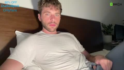 Snapshot of hot8pack01 chatting on 07-03-26, 10:05 Edward aka Wolf online show from 07-03-26, 10:05
