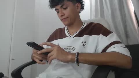 Snapshot of hot_bunny777_ chatting on 01-11-26, 06:46 Salomon online show from 01-11-26, 06:46