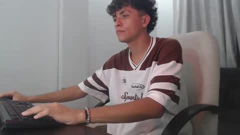 Snapshot of hot_bunny777_ chatting on 01-15-26, 10:35 Salomon online show from 01-15-26, 10:35