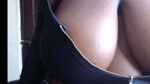 Snapshot of hot_choco2 chatting on 09-16-25, 09:43 Coco online show from 09-16-25, 09:43