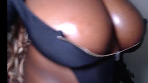 Snapshot of hot_choco2 chatting on 09-18-25, 07:38 Coco online show from 09-18-25, 07:38