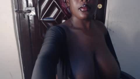 Snapshot of hot_choco2 chatting on 10-20-25, 09:04 Coco online show from 10-20-25, 09:04