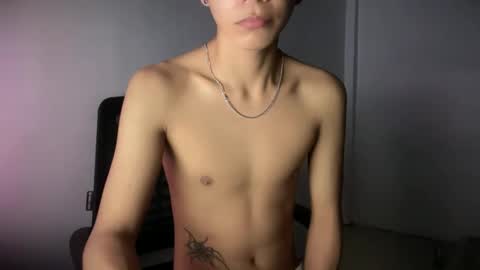 Snapshot of hot_cuteboy02 chatting on 10-06-25, 07:17 Kim online show from 10-06-25, 07:17