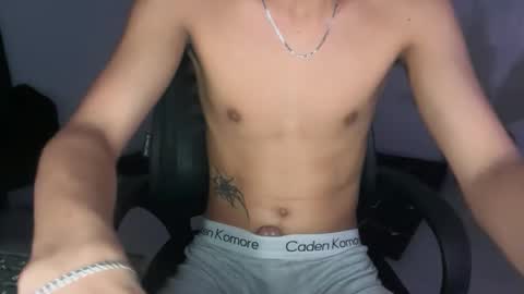 Snapshot of hot_cuteboy02 chatting on 11-03-25, 05:52 Kim online show from 11-03-25, 05:52