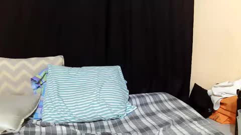 Snapshot of hot_darling95 chatting on 11-04-25, 06:29 Milly online show from 11-04-25, 06:29