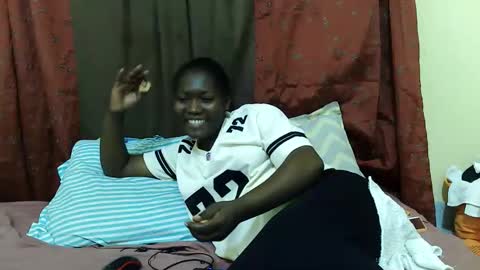 Snapshot of hot_darling95 chatting on 11-09-25, 05:11 Milly online show from 11-09-25, 05:11